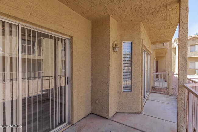 Building Photo - 653 W Guadalupe Rd