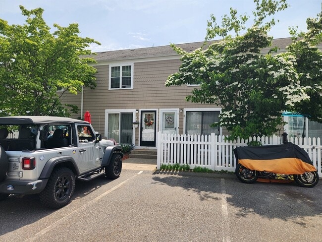Building Photo - 129 Lowell St