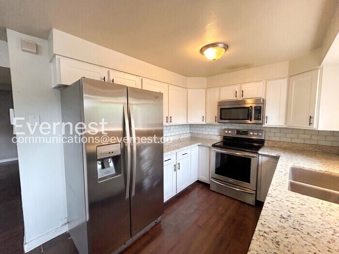 Building Photo - 5550 Lantana Cir