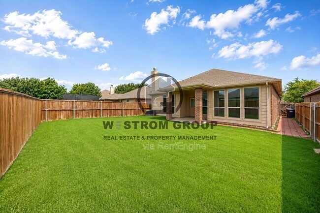 Building Photo - 3121 Hornbeam St