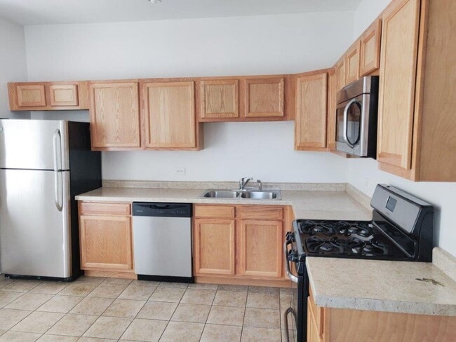 Building Photo - 3909 W Schubert Ave