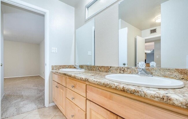 Building Photo - 2439 E Del Rio Dr