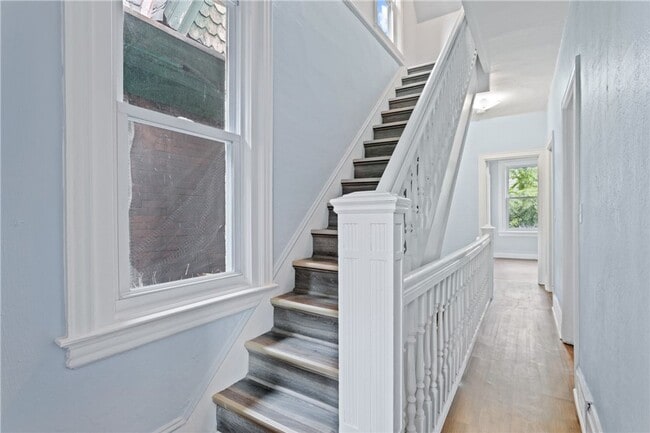 Building Photo - Beautiful Renovated 5 Bedroom House!