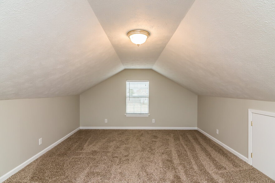 Building Photo - 319 Cypress Glen Dr