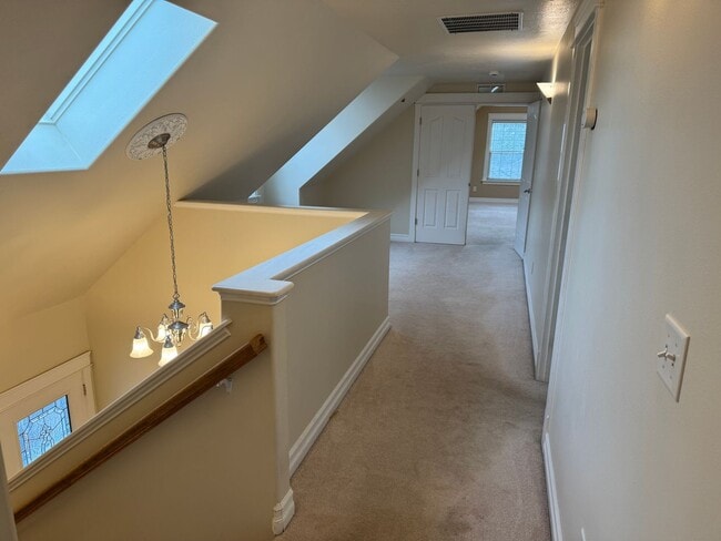 Building Photo - Beautiful large house in the South Hills!  $1,000 OFF YOUR FIRST MONTH'S RENT!