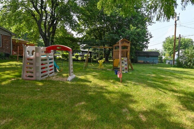 Building Photo - Charming 3-Bedroom Retreat with 2 Full Baths on South Meridian Street – 1516 Sq Ft of Comfort in ...