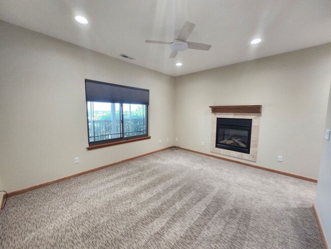 Building Photo - Tuscan-Style Townhome for Rent – Prime Ken...