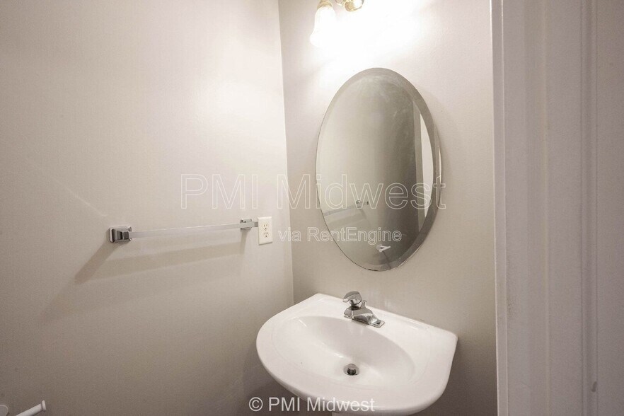 Building Photo - 6623 Dunsdin Dr