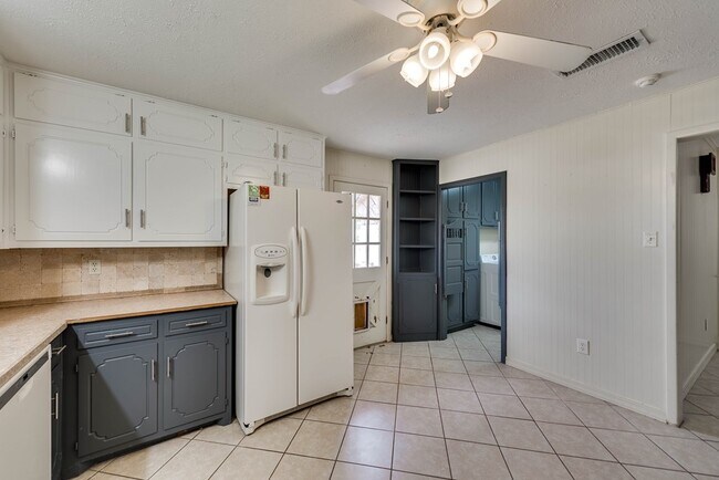 Building Photo - 6209 Glenhaven Dr