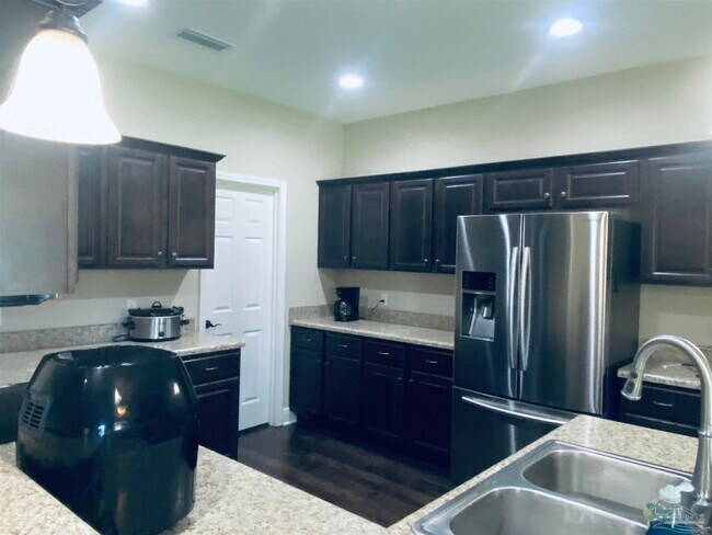 Building Photo - 1671 Eagle Terrace