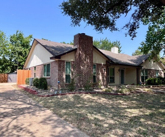 Building Photo - 3013 Clover Ln