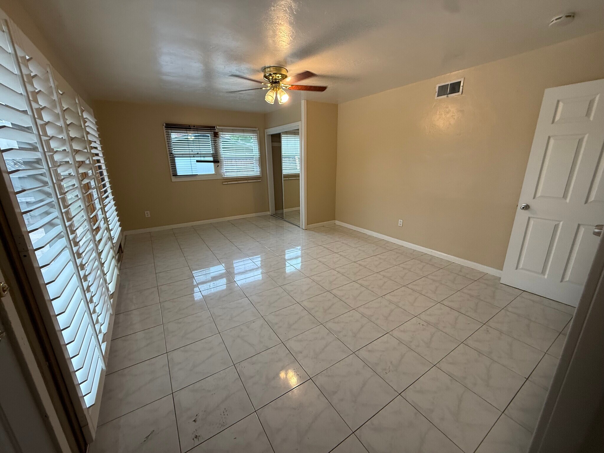 Building Photo - 4951 Campanile Dr