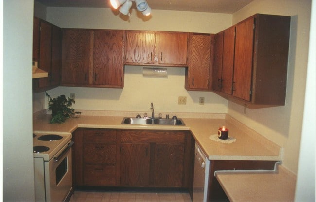 Building Photo - Cottonwood Creek