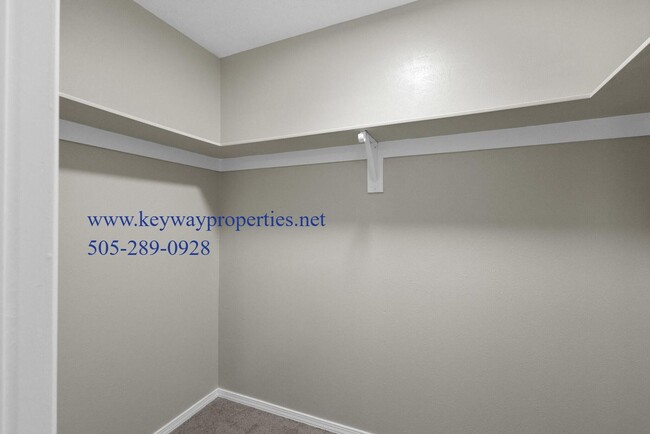 Building Photo - Remodeled 3 bed 2 bath corner house!