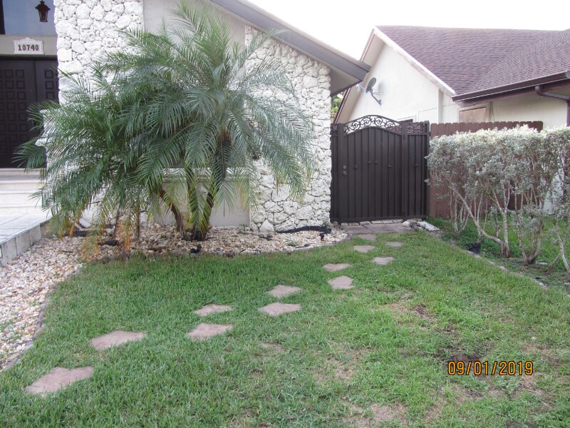 Building Photo - 10740 SW 142nd Ave