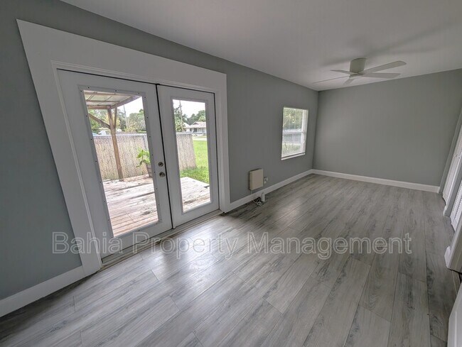 Building Photo - 6805 N Navin Ave
