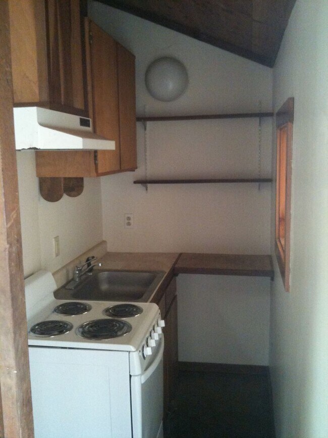 Building Photo - 3/1 Close to UC, hiking, mountain biking and downtown