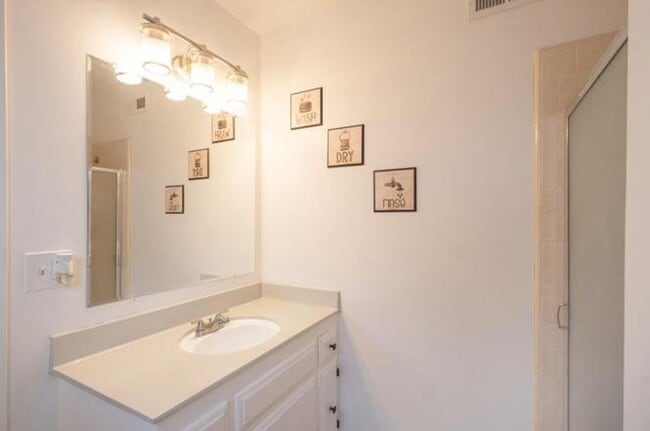 Building Photo - Clovis Oasis Stunning 4-Bed Home with Pool!