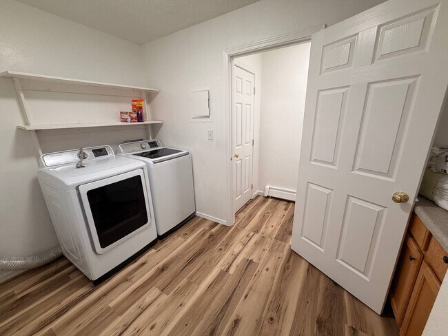 Building Photo - 2000 Blueberry St