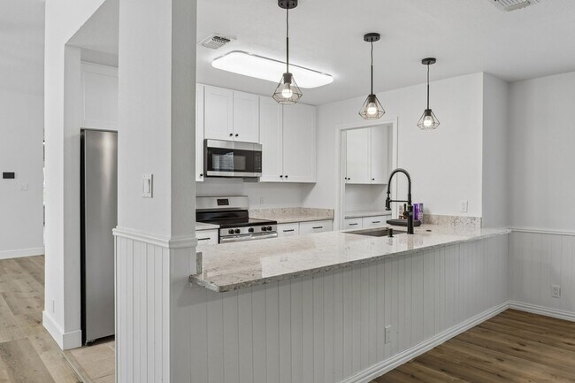 Building Photo - 431 Court Of Pompei