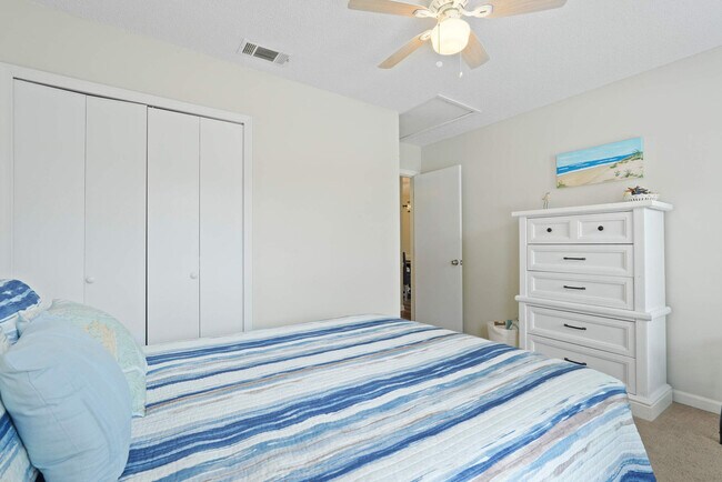 Building Photo - 529 Pointe S Dr