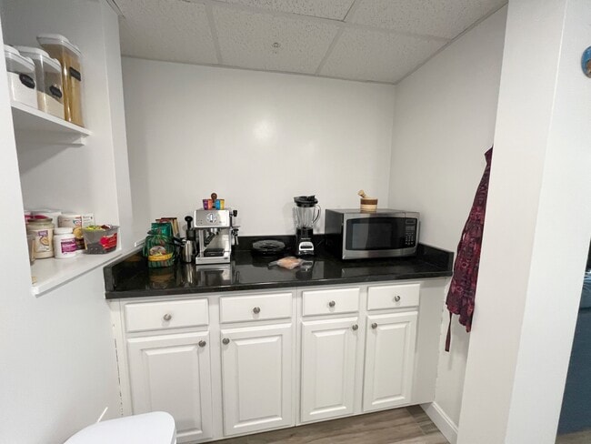 Building Photo - 376 Riverway