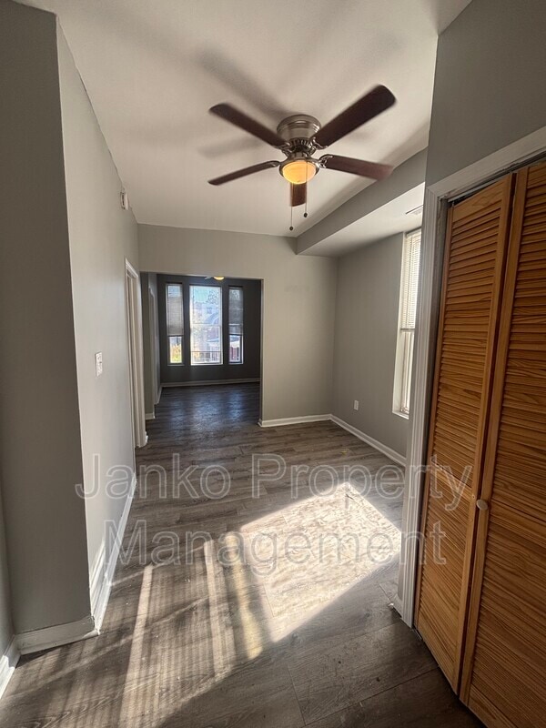 Building Photo - 7134 S Cornell Ave