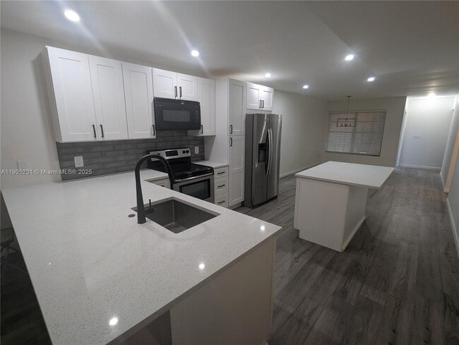 Primary Photo - 5904 S Rue Rd