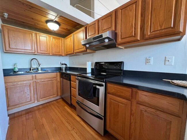 Building Photo - 1010 Race St