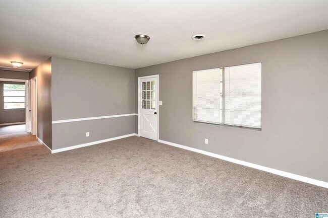 Building Photo - 4611 Oak Dr