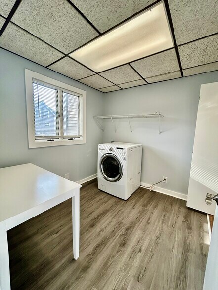 Building Photo - 353 Cabot St