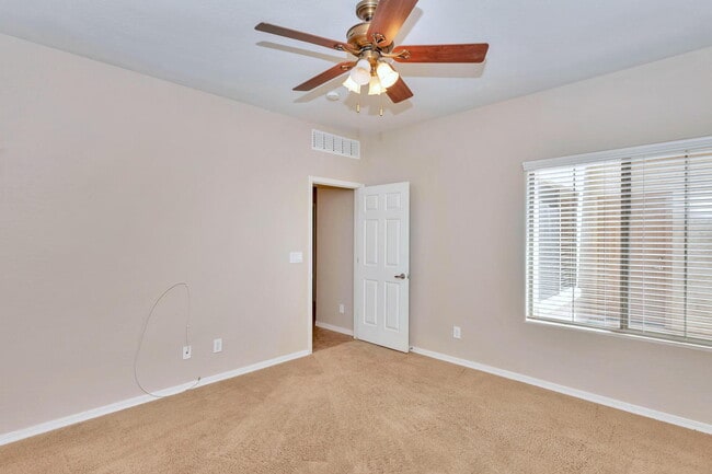 Building Photo - "Spacious 4-Bed Townhouse Oasis in Anthem – Modern Comfort Awaits!"