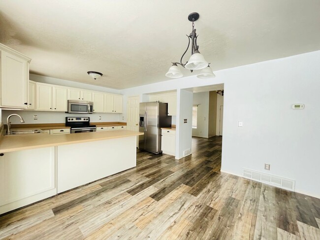 Building Photo - Beautiful Single Family Home Available Soon!