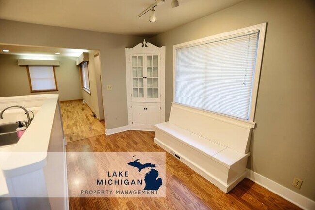 Building Photo - 1687 32nd Ave