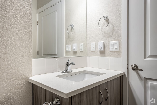 1BR, 1BA: 594 SF - Insley Apartments
