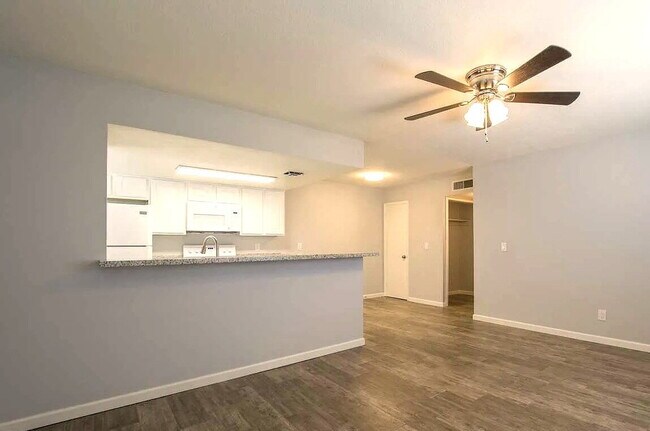 Building Photo - SPACIOUS EAST VALLEY LIVING IN PRIME MESA LOCATION WITH POOL ACCESS