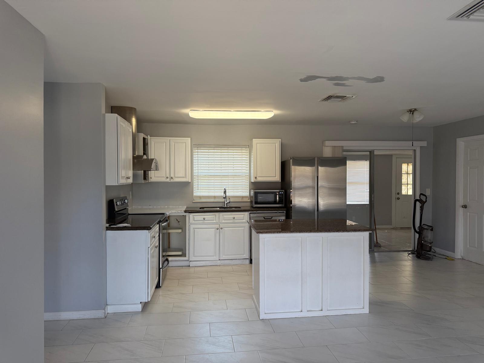 Building Photo - 107 NW Curtis St