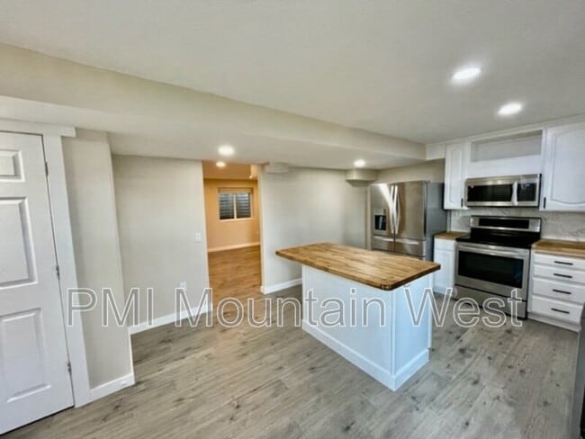 Building Photo - 762 Lacey Way