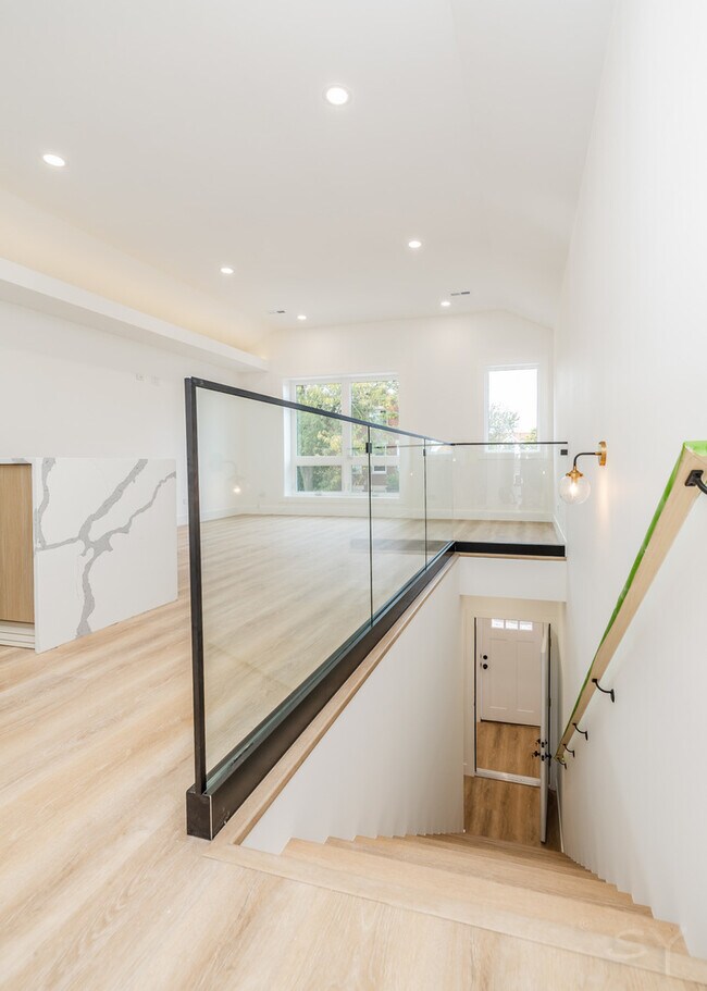 Building Photo - 1245 S Fairfield Ave