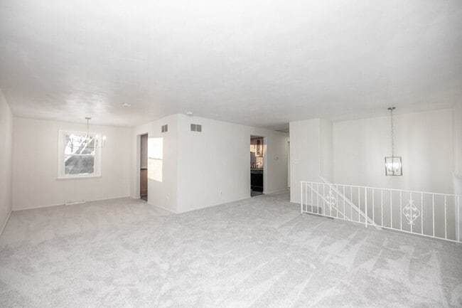 Building Photo - Home in Far North Peoria