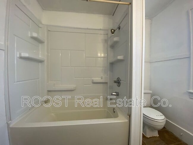 Building Photo - 1725 N Limestone St