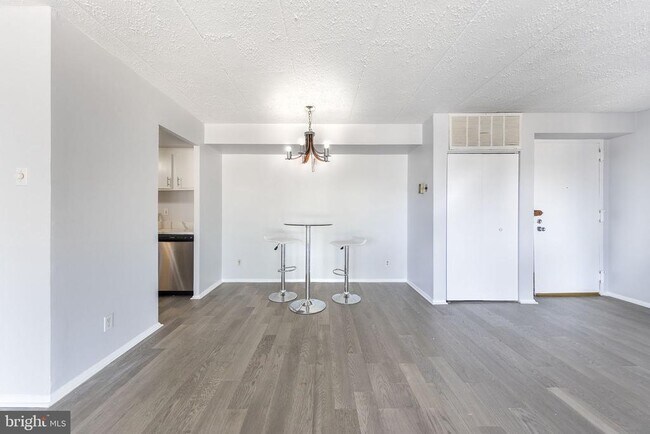 Building Photo - 2600 Indian Dr