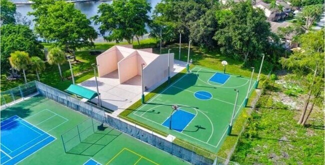 Building Photo - 3167 Cocoplum Cir