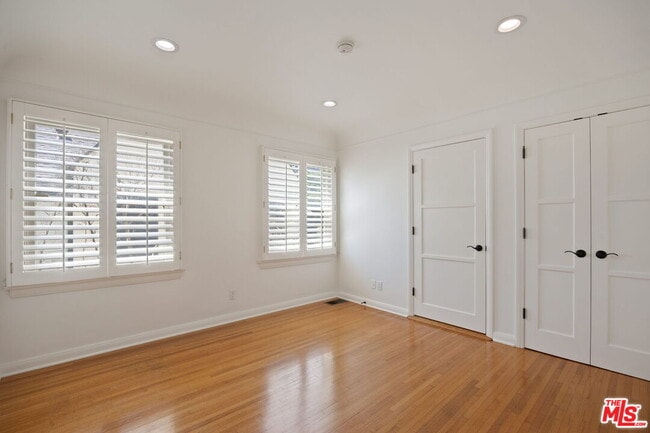 Building Photo - 10762 Wellworth Ave
