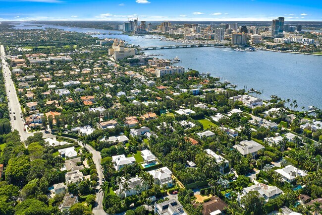 Building Photo - 210 Emerald Ln