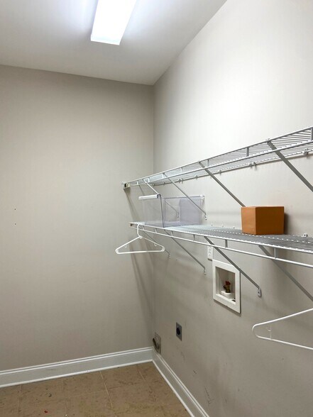 Building Photo - 1177 Bristol Way