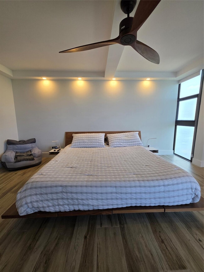 Building Photo - 5550 N Ocean Dr