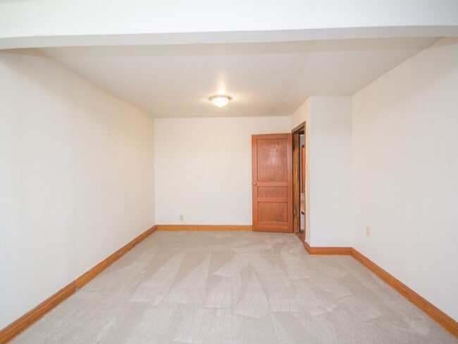 Building Photo - Farm House! Great Location....25 minutes f...