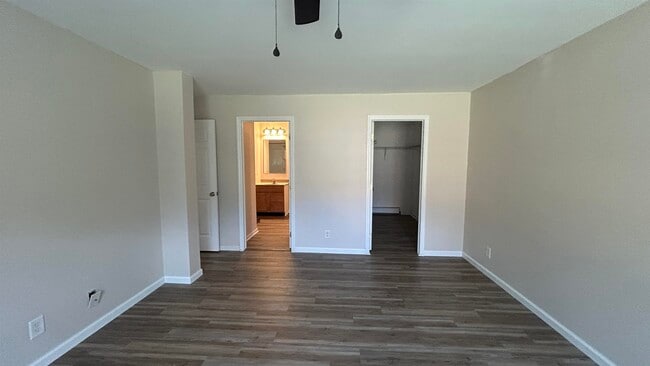 Building Photo - 16 Nickalicia Way