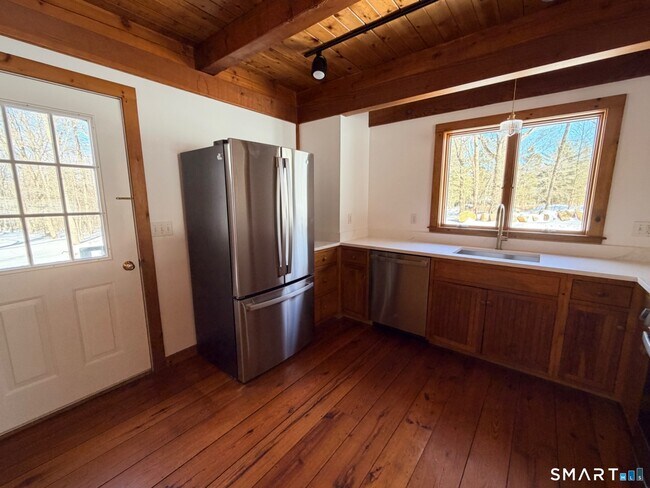 Building Photo - 249 Woodbury Rd